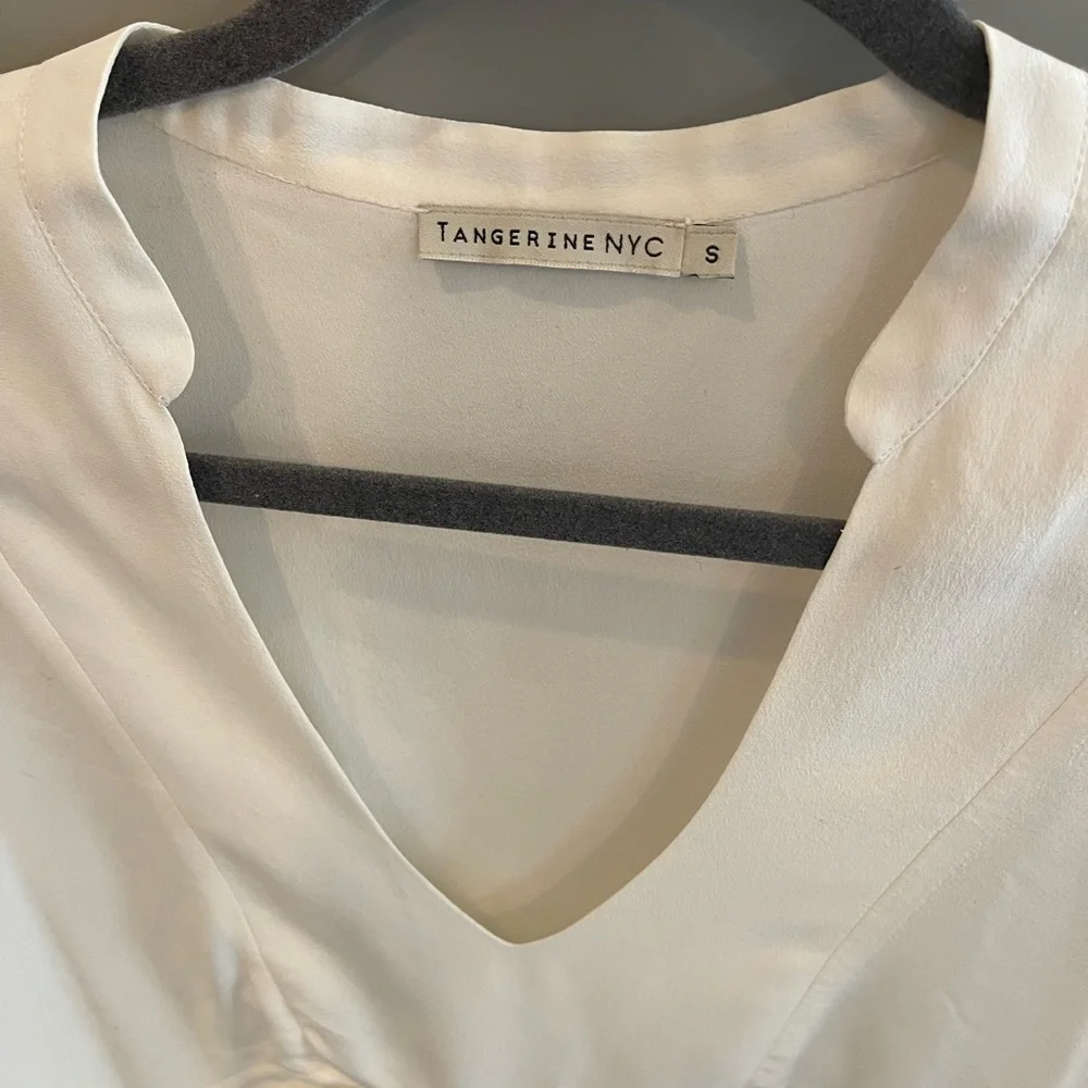 Tangerine NYC White Flowy V-Neck Blouse | Silky Oversized Top | L - Picture 2 of 4